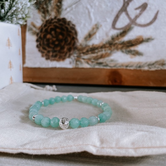 Faceted Light Green Jade Gemstone Bracelet - Picture 2 of 4